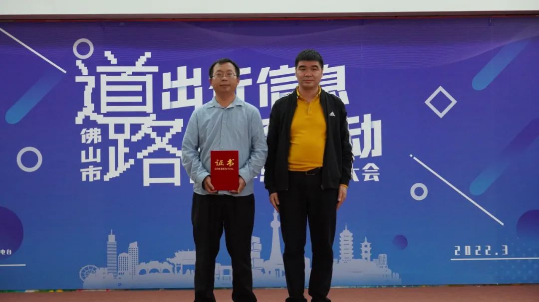 塞车的时候有人走应急车道,有堵车的地方吗