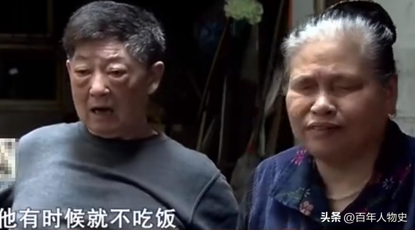 脑瘫男孩被丢给奶奶照顾,13岁孩子瘫痪在床