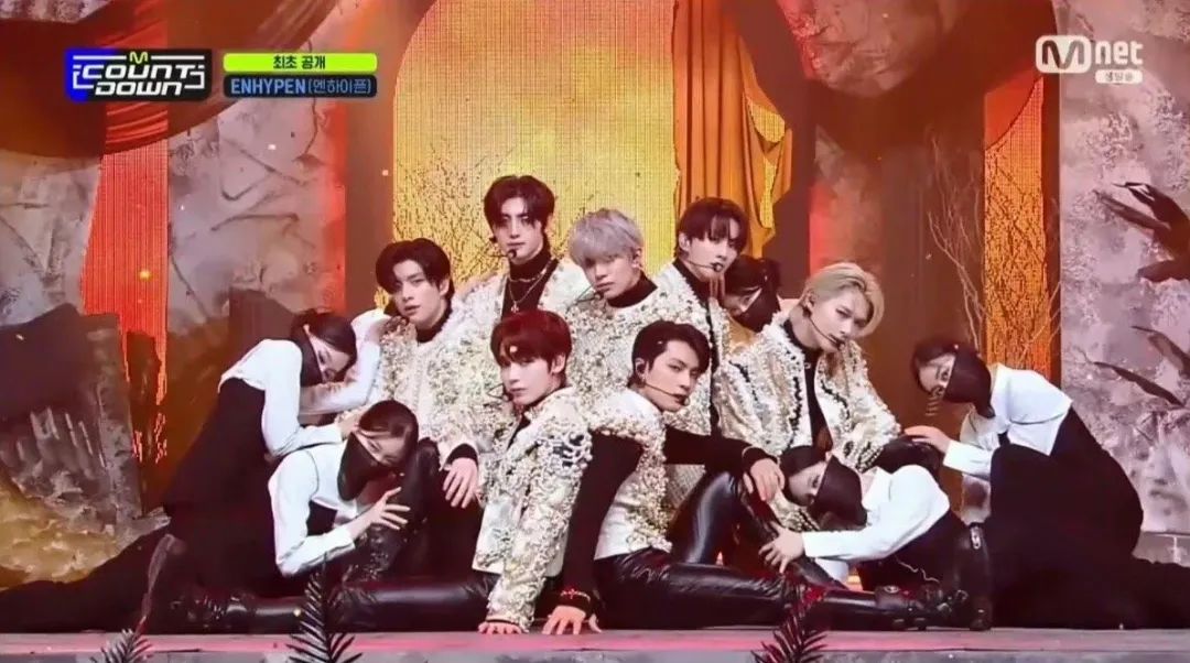 未成年男爱豆,男爱豆和女伴跳舞