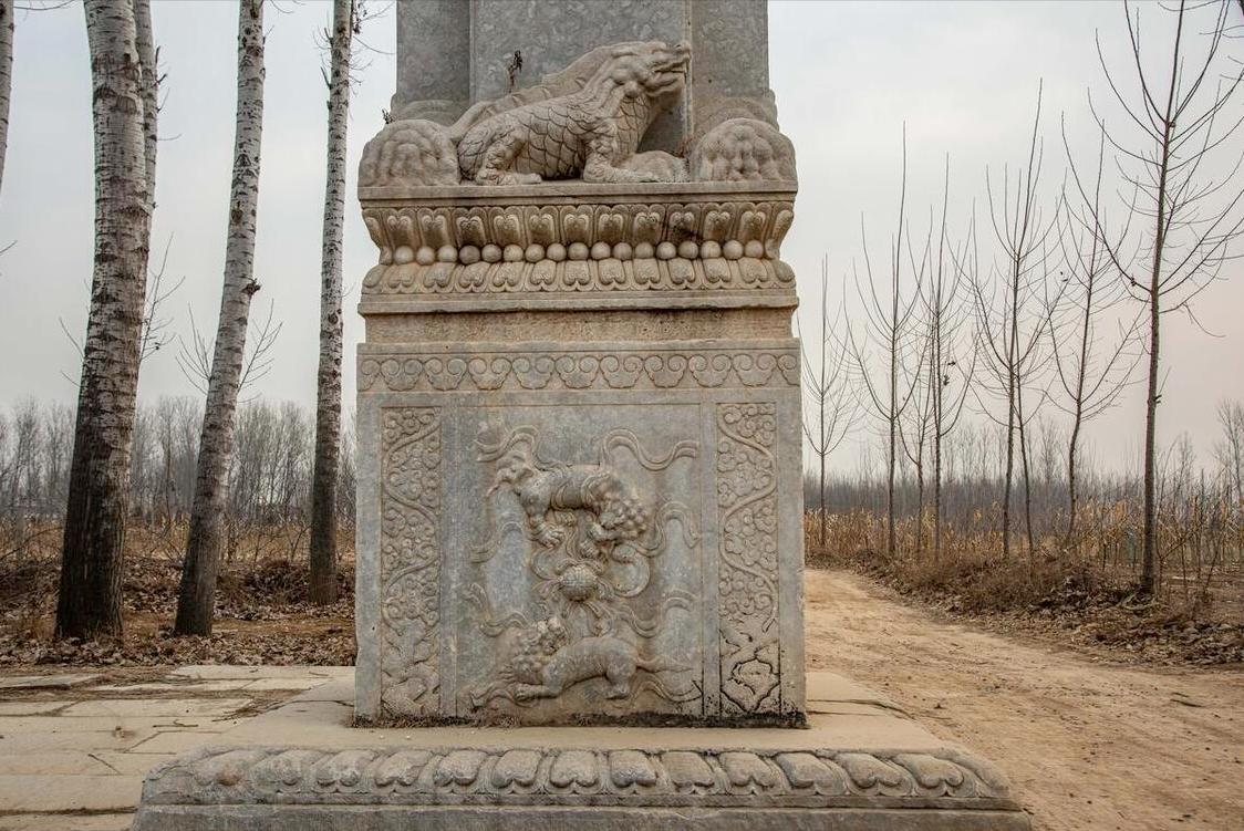 贫穷农民一夜间暴富，手戴多枚金戒指干农活，专家调查后直接狂笑