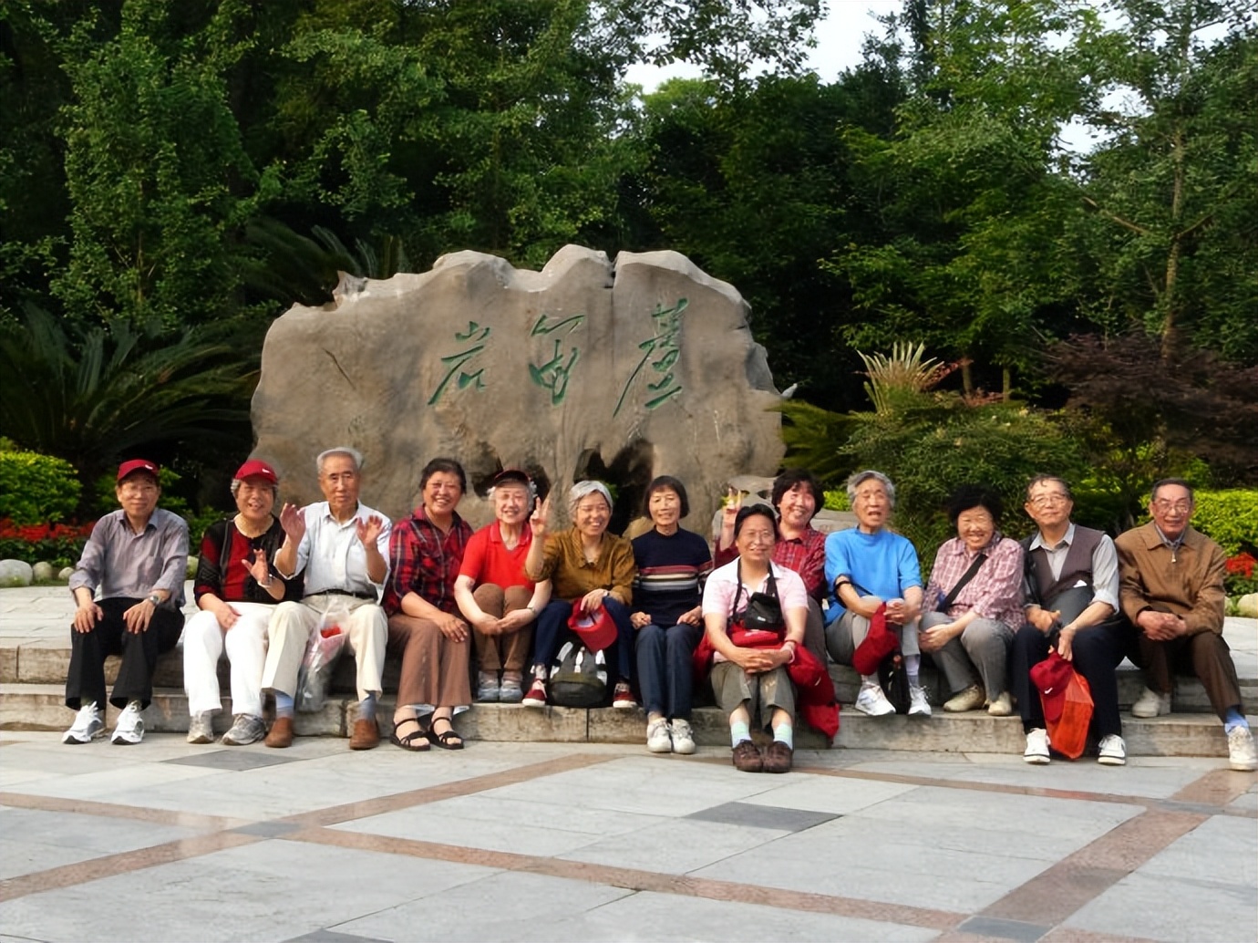 老年人免费旅行团有哪些,年轻人加入老年旅游团真的好