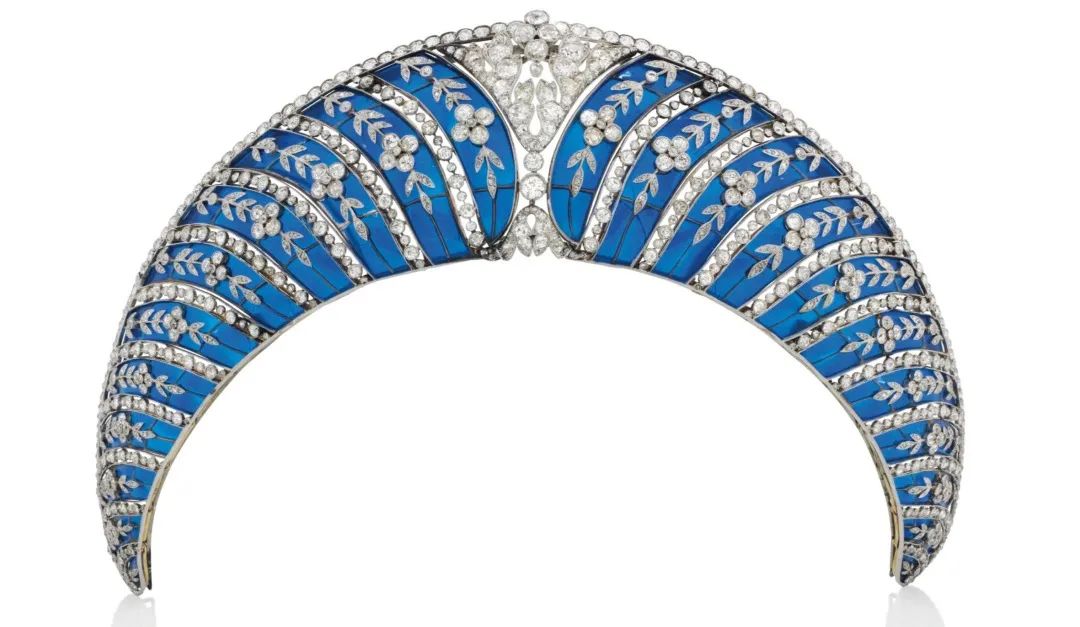 “鸽子蛋”算什么，现在婚礼上戴它才是大热门！