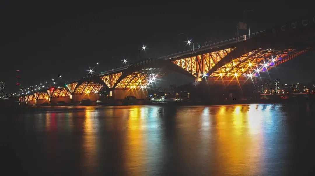 20岁大亮在韩国：公派留学，吵架误摔手机，打卡华为总部