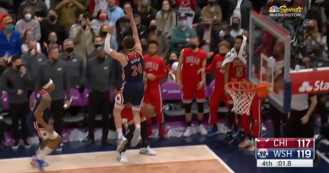 阿赞背靠背双绝杀,56分背靠背压哨3分绝杀历史第一人