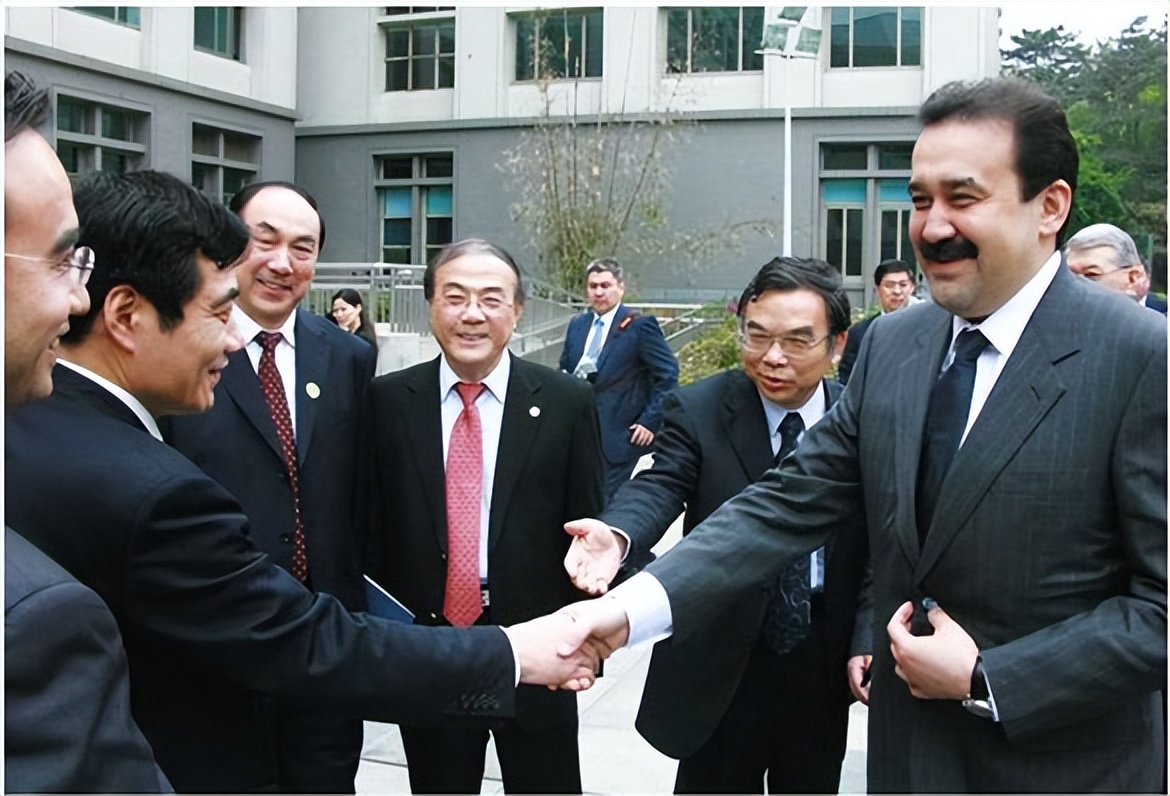 这国总统狂秀中文！有多少中国校友在外国当总统？