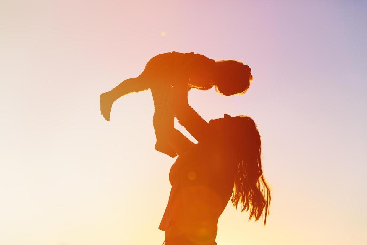 儿子“摸”胸部成瘾，6岁开始迷恋一个动作，让妈妈难为情