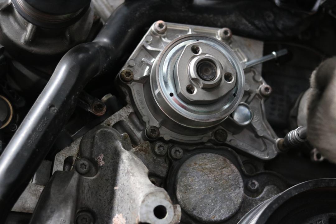 03年丰田霸道全车翻新多少钱,2004款丰田霸道拆车视频