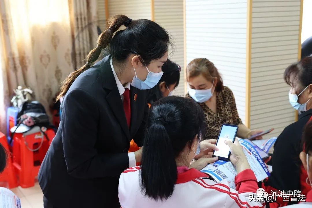 巧识骗局民警帮助老人守住养老钱,守护银发族警惕养老诈骗