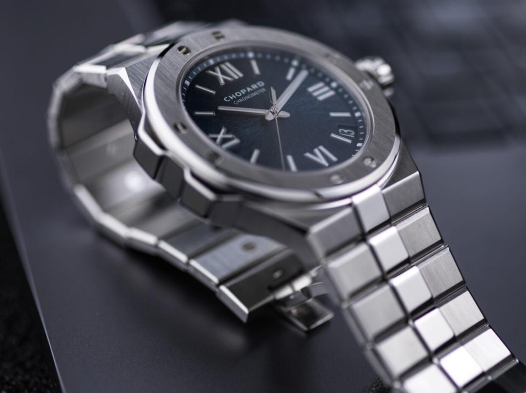 名表专柜一般都不给试戴,名表专卖店都买不到表