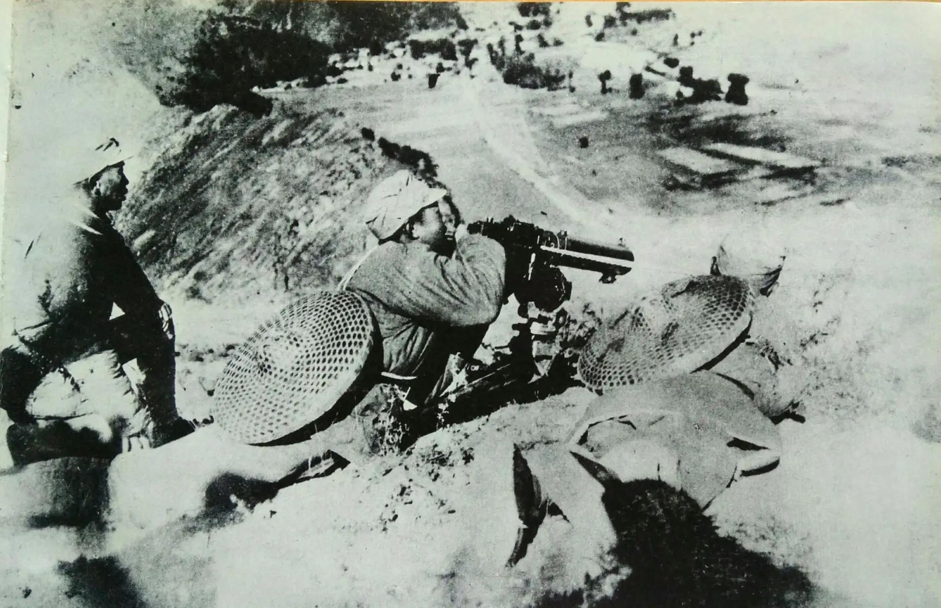 12军副军长痛哭着叩开*伯承刘**家门，刘帅严肃道：王近山让你委屈了