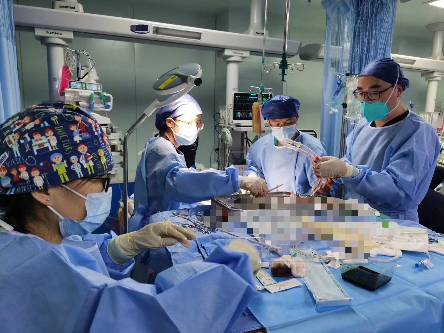 ECMO下置换心脏主动脉瓣，武汉大学人民医院三大学科团队接力救治为25岁急性心衰男子重启生命