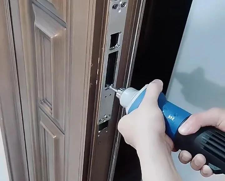 安装智能锁需要注意什么问题,断桥铝门安装智能锁方法视频教程