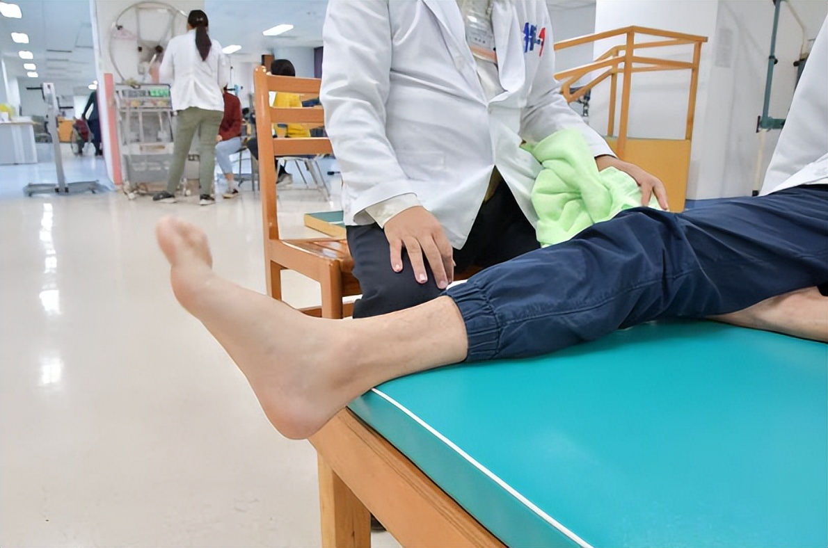 足底筋膜炎怎么缓解疼痛,缓解足底筋膜炎疼痛的10个小妙招