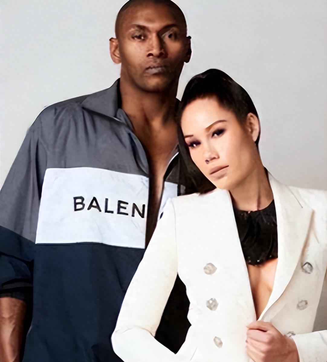 中国女歌手爱上外籍黑人，同居后被家暴至肛裂，如今40岁无人敢娶