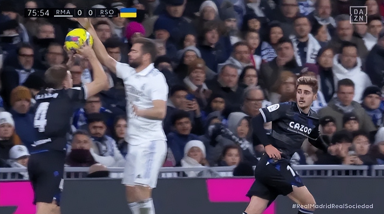 皇马又被袒护，铁卫“盖帽”逃红，前金哨：皇马影响力冠绝西班牙