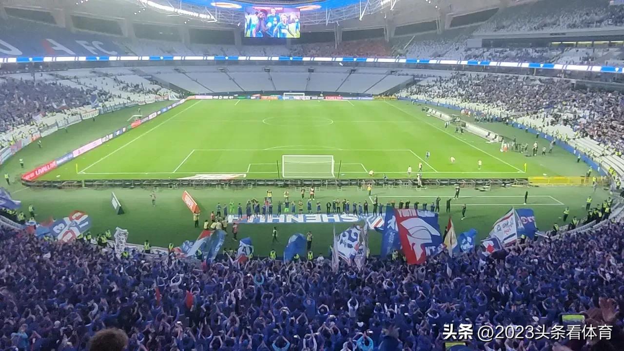 不服不行欧冠决赛,1-0中超劲旅爆发吴金贵神奇换人