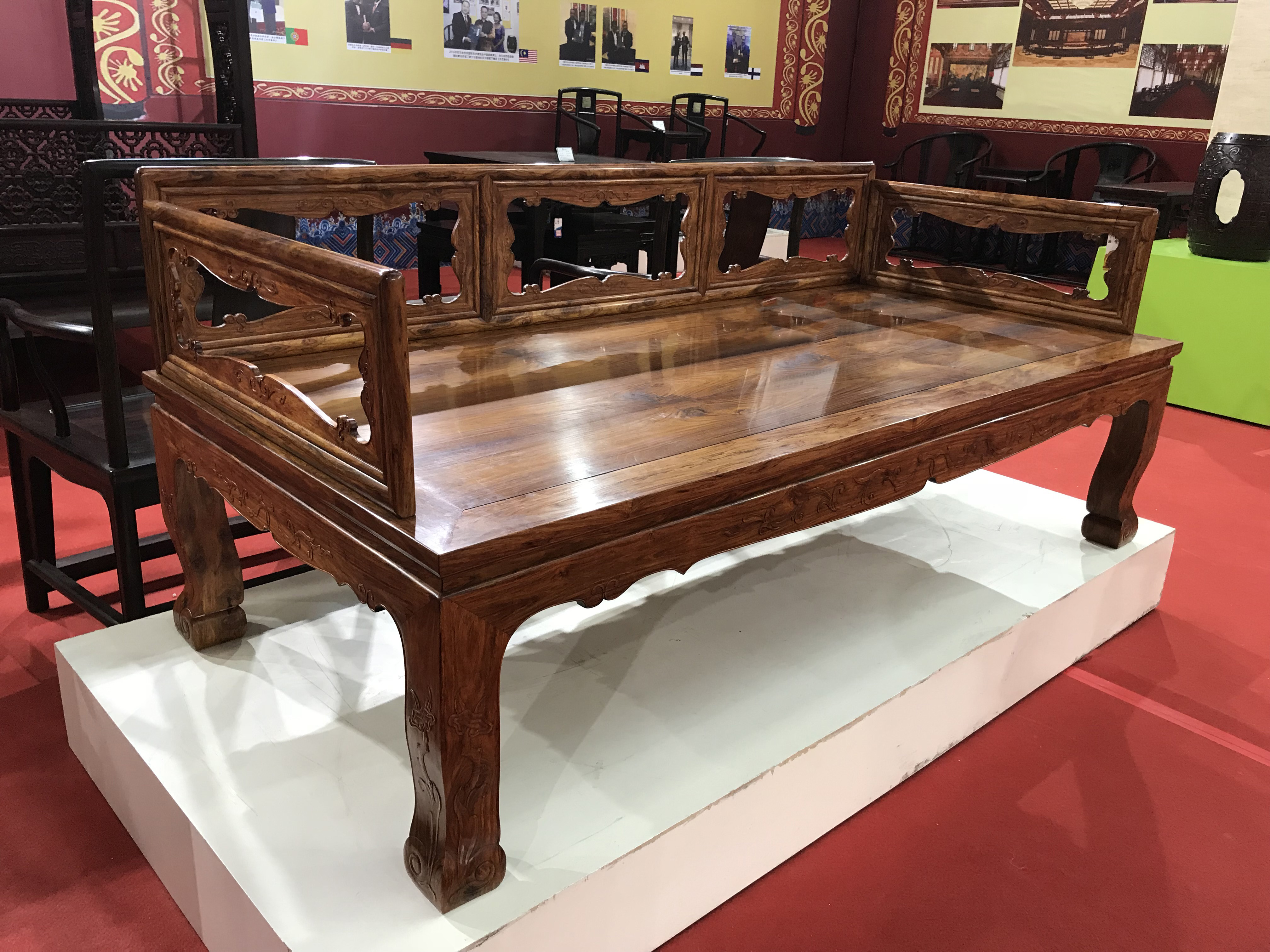 黄花梨大罗汉床价格,价值上亿的罗汉床