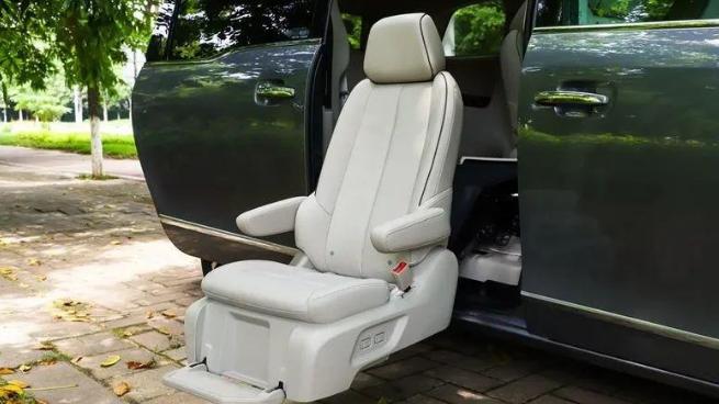 别克gl8和理想哪个更适合家用,岚图梦想家vs别克gl8