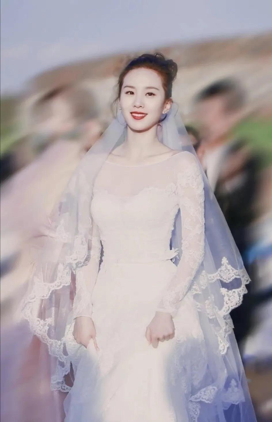 试问女生们，你们哪个能躲得了“婚纱的诱惑”呢？