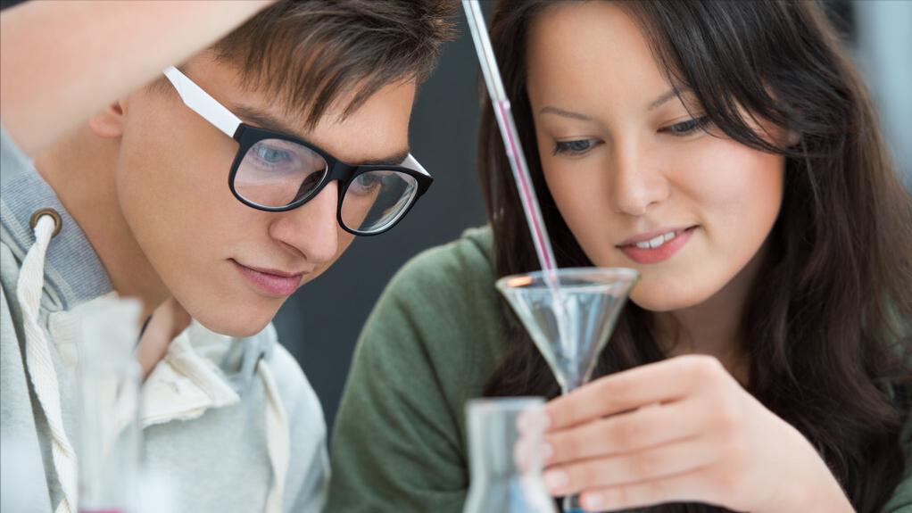 孩子早恋爱了如何与对方家长沟通?理智分析,相互体谅,达成共识