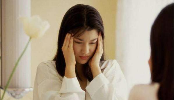 顺产后排出来像虫子一样的东西,顺产十天后下面隐约疼痛怎么回事