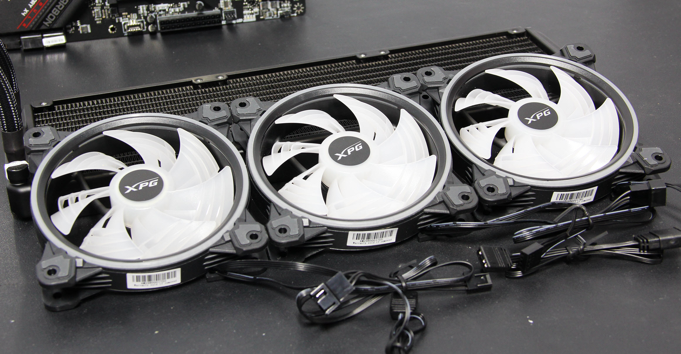 “信仰装机”的真谛，颜值协调性远大于“大杂烩”的高定制电脑