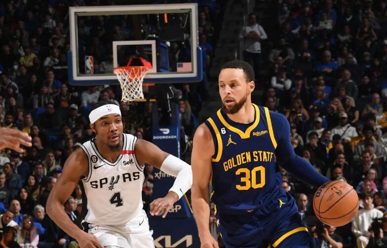 西部前八大乱斗,湖人战胜独行侠湖人最新排名