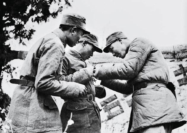 巾帼女兵连奋勇抗战全军覆没,百团大战美女战士被炸伤