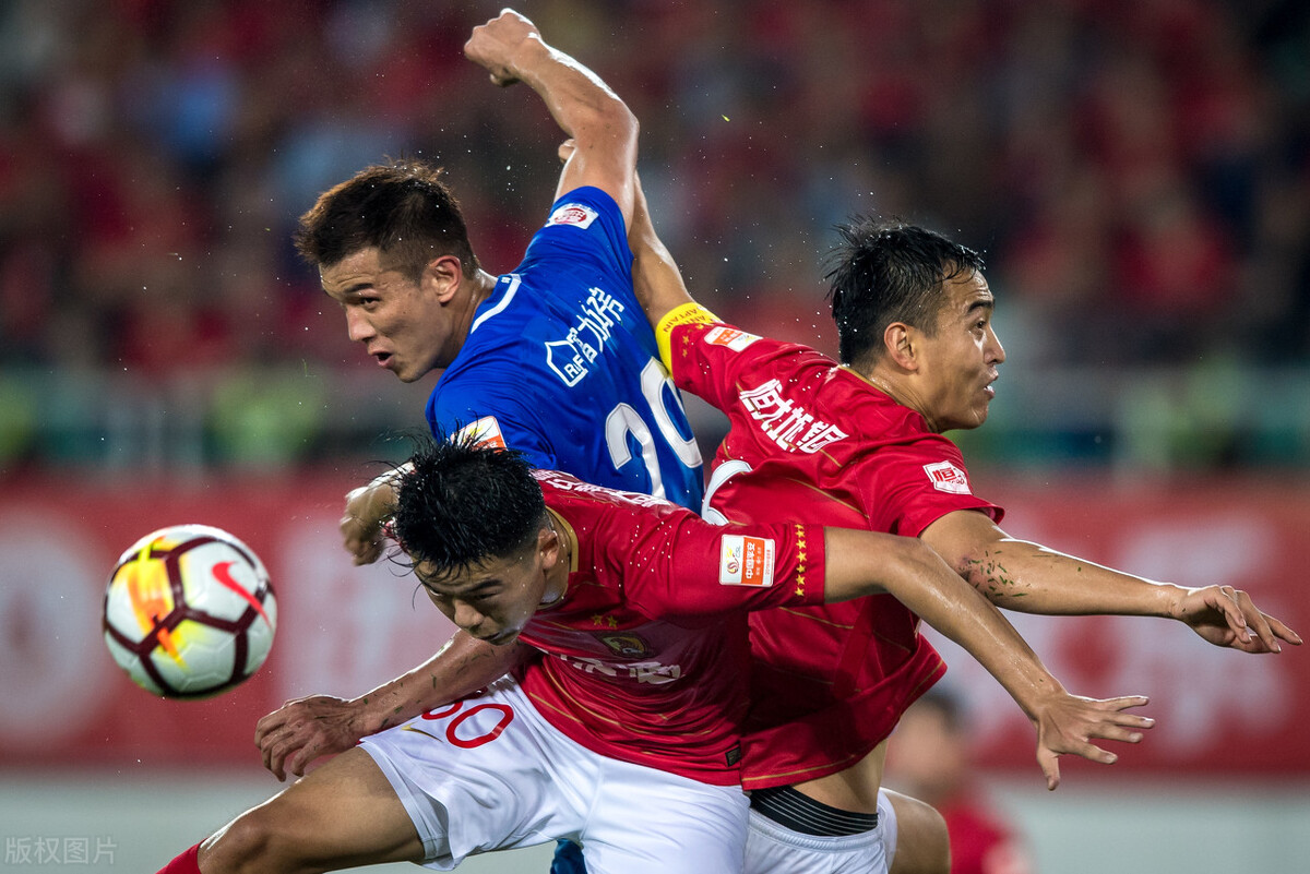 困境中广州队逼平海港,广州队遇挫折不后退足球精神