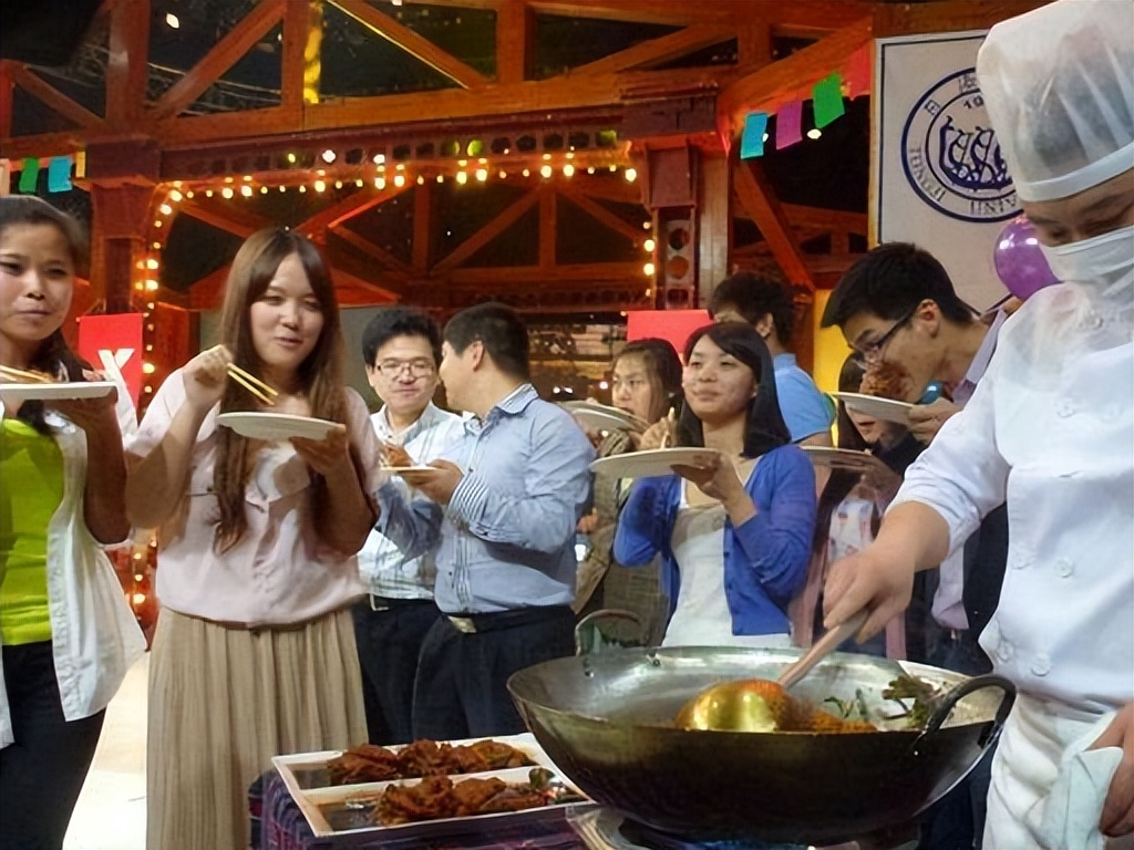 高中生食堂特色小吃,最好吃的五所大学食堂