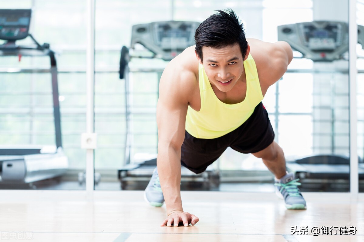 不喝蛋白粉俯卧撑能练成什么样,每天就做30个俯卧撑吃什么蛋白粉