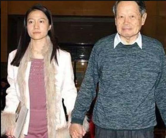 杨振宁教授和翁帆生活照,关于杨振宁教授与翁帆是否有孩子