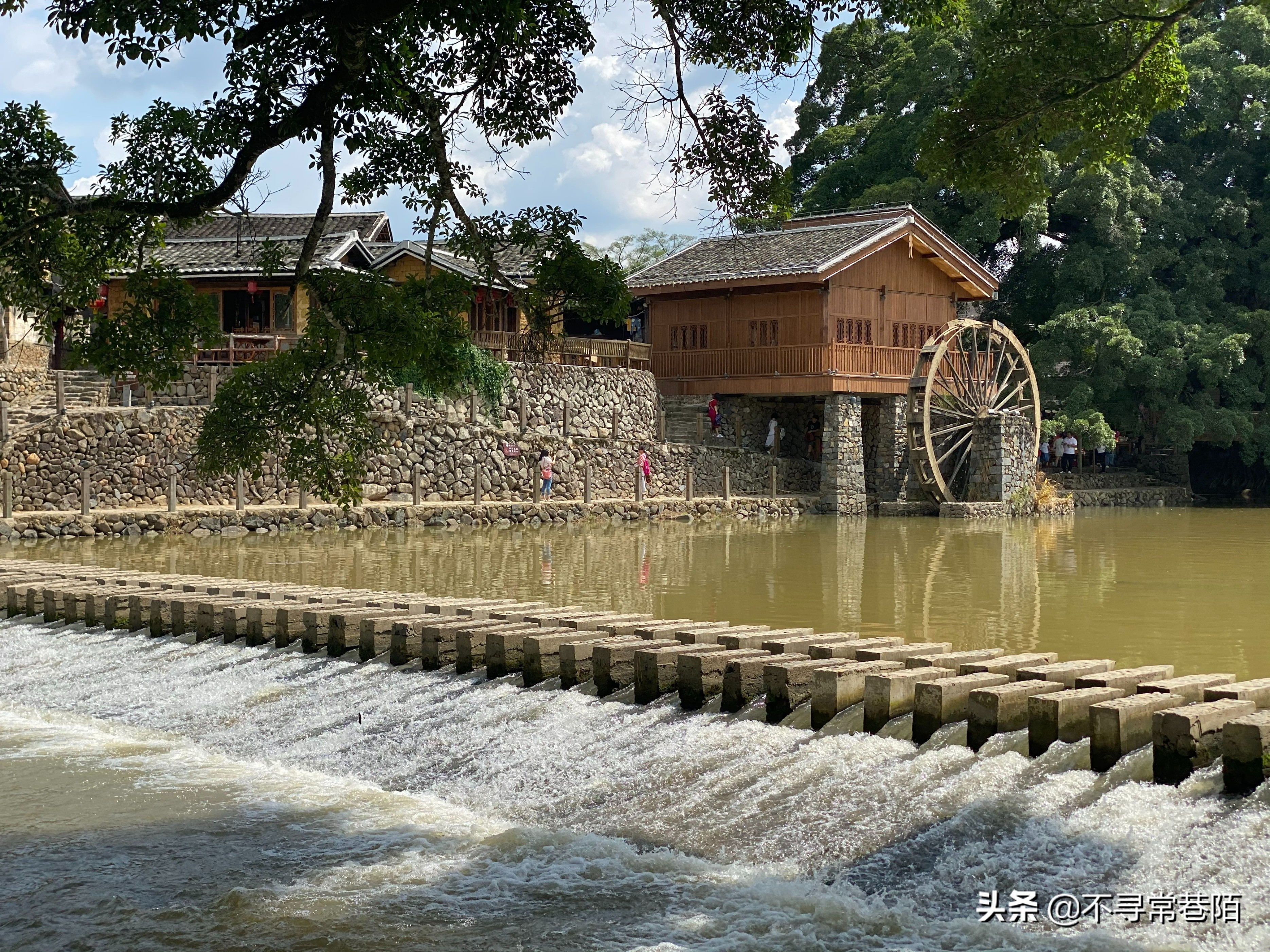 这里有许多历史悠久的古镇,从历史中走来的古镇