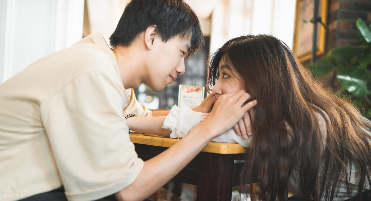 什么叫真正喜欢一个人？真正的感情是压抑不住内心的小骄傲