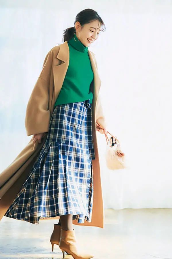 穿裙子靴子过年,过年穿了裙子显瘦