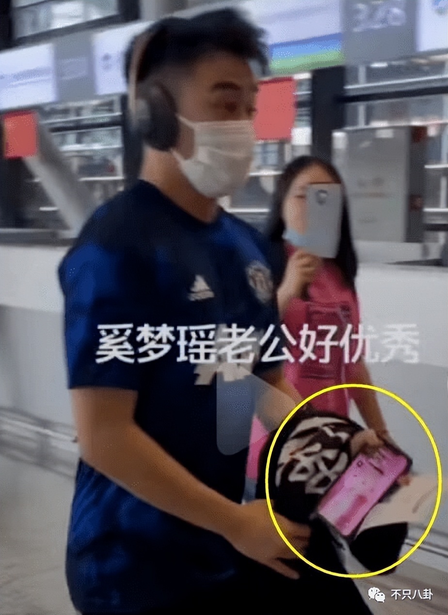 喜欢美女都不行？一张手机屏保引发的争吵......