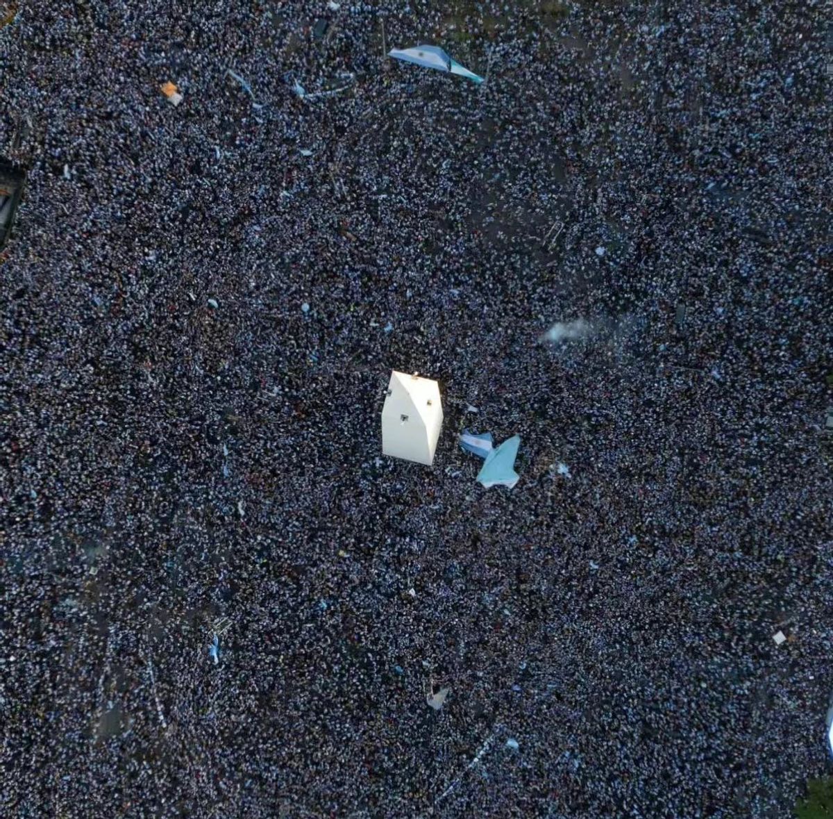 球王梅西天神下凡率一场未败夺冠,梅西安东内拉颜值巅峰