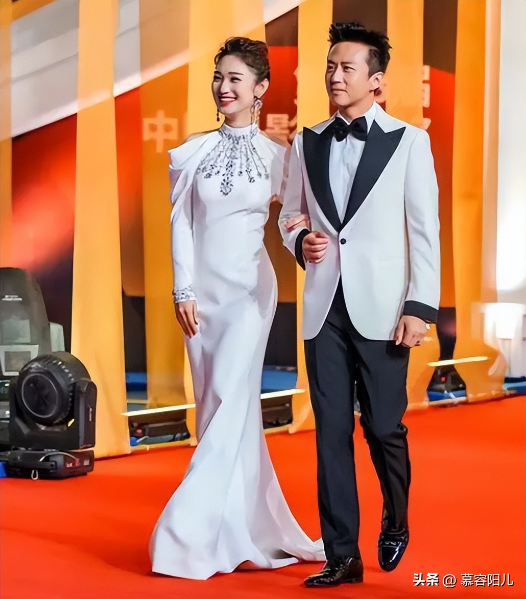 这次央视主持蓝羽真“火”了，神救场邓超，难怪被电影频道专宠