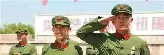 开国将军廖海光在酒店遭遇歹徒让其腾房，将军说：你是几斤几两？