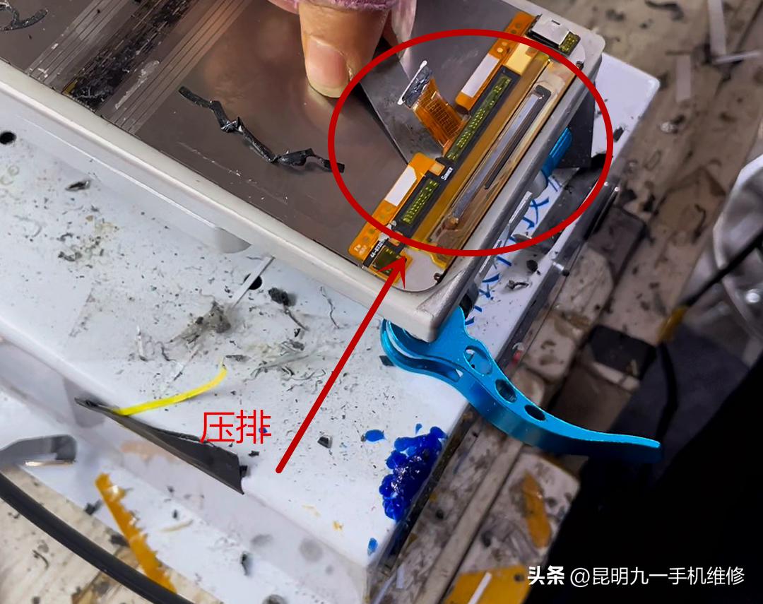 苹果手机进水黑屏了怎么办,手机进水黑屏了但是有声音怎么办