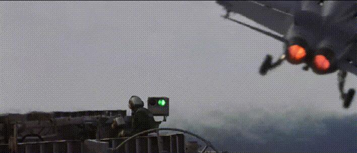 辽宁舰要升级电弹？斜角甲板搭建长条铁皮屋：辽宁舰也要上电弹？