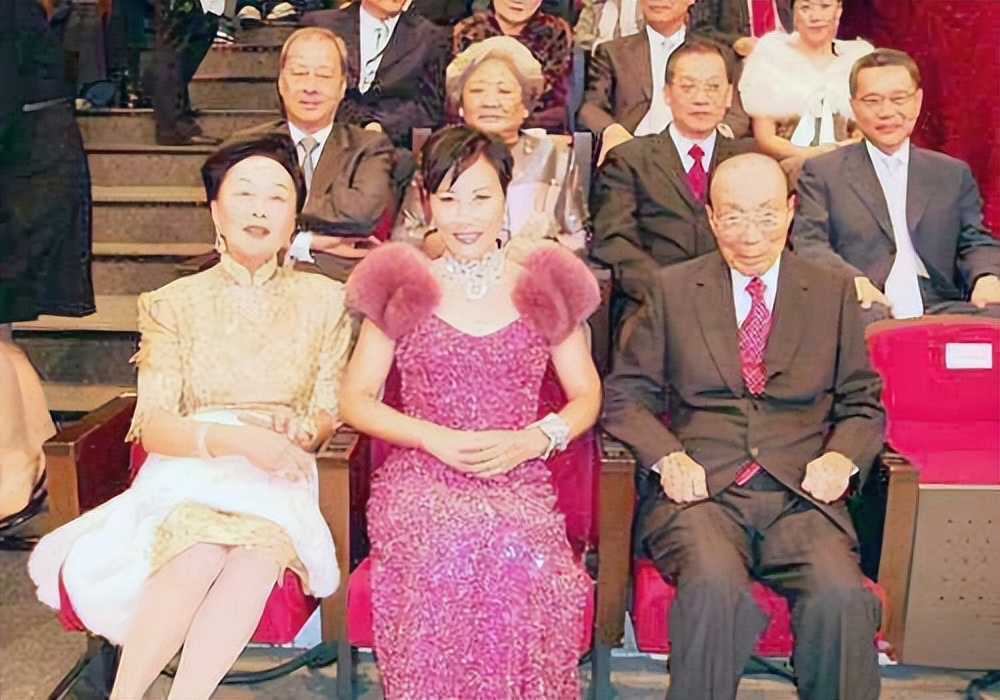 她是香港铜锣湾“主人”，一年光租金就25亿，家族是TVB前东家