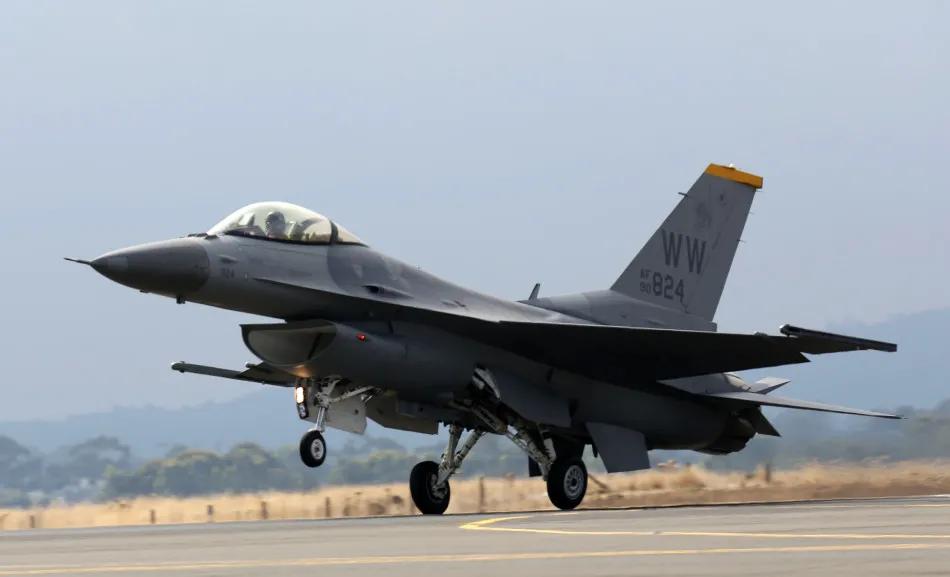 苏-35与f-16在乌克兰,乌克兰凭借f-16能与苏35s对决吗