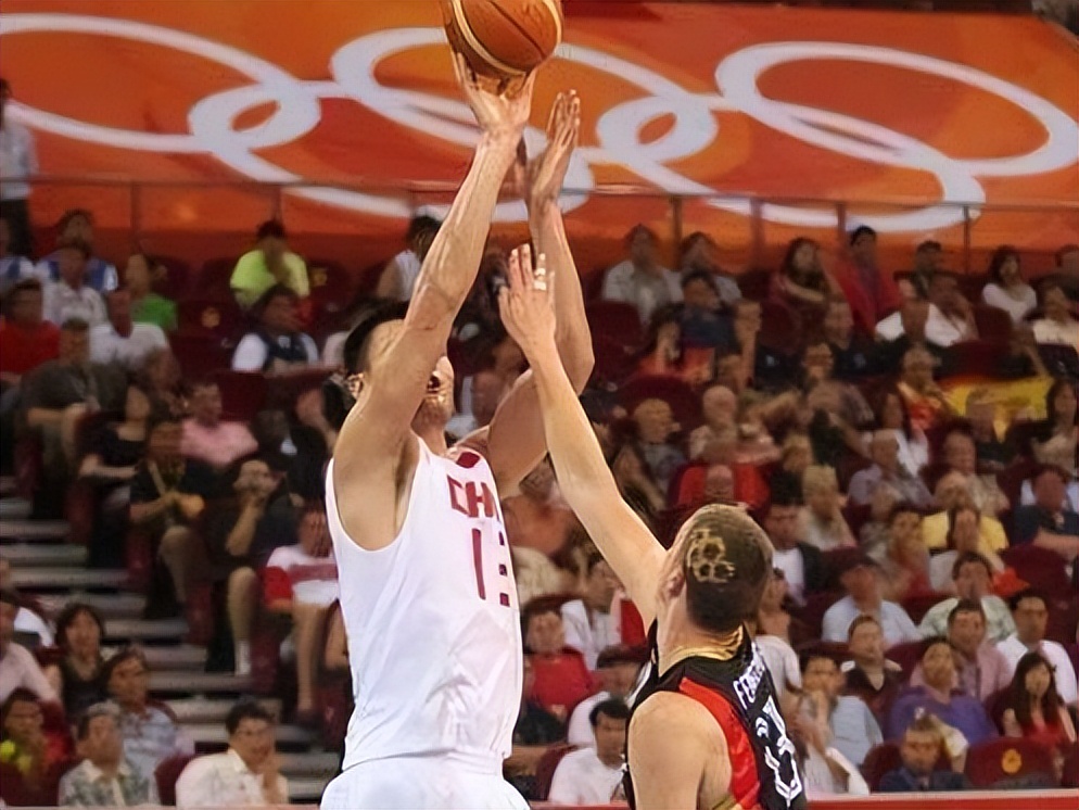 战胜巴西西班牙挺进四强,姚明带队的中国男篮