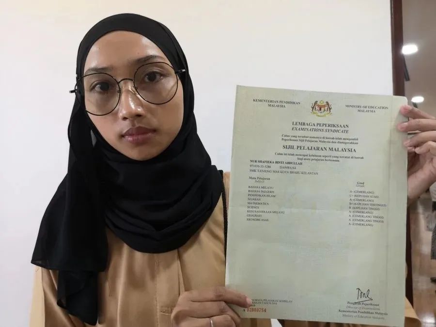 没有国籍的女人，正在小红书上用中文求救