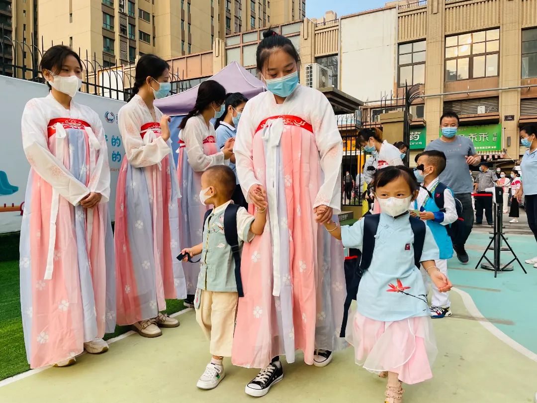 心怀皓月，致敬师恩，百仁幼儿园中秋节教师节双节主题系列活动