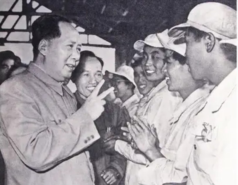 毛主席当年的小黄马，半夜突然嘶吼，主席听到后为何下令撤退？