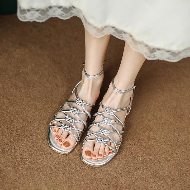 值得入手的鞋子高颜值,银色小众鞋子