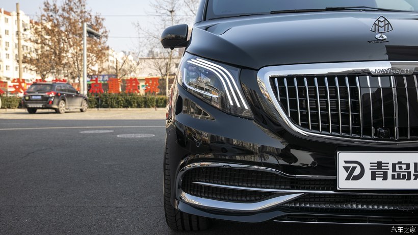 银色奔驰威霆改迈巴赫双拼色,威霆国六内饰改成迈巴赫款式