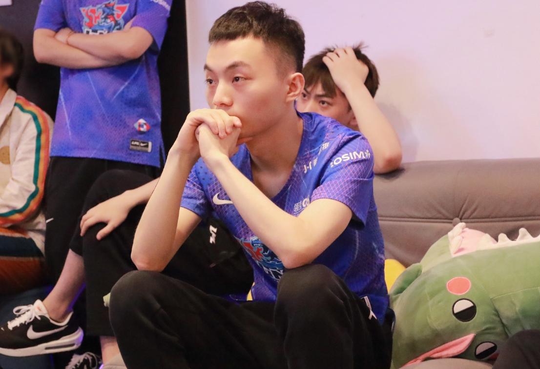 心态彻底爆炸！LNG惨败TES后，Light一气之下注销微博账号